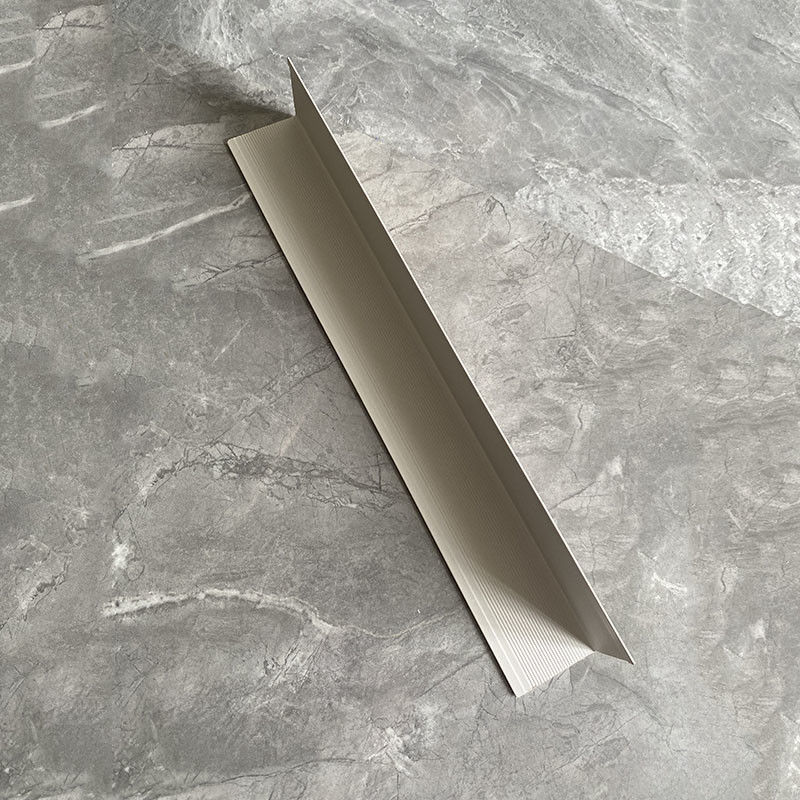 As linhas decorativas modernas PVC dobram as tiras de canto para paredes