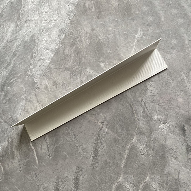 O traço impermeabiliza os protetores de canto plásticos da parede do PVC que afiam a proteção do canto da parede